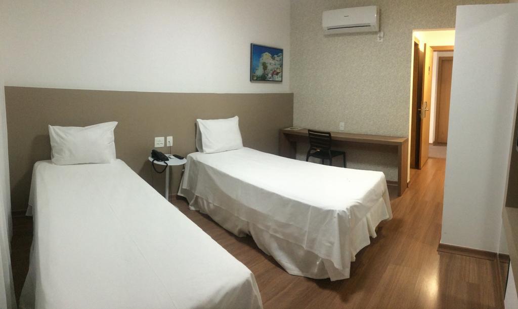 Lord Hotel Aeroporto Confins Веспасиано Номер фото